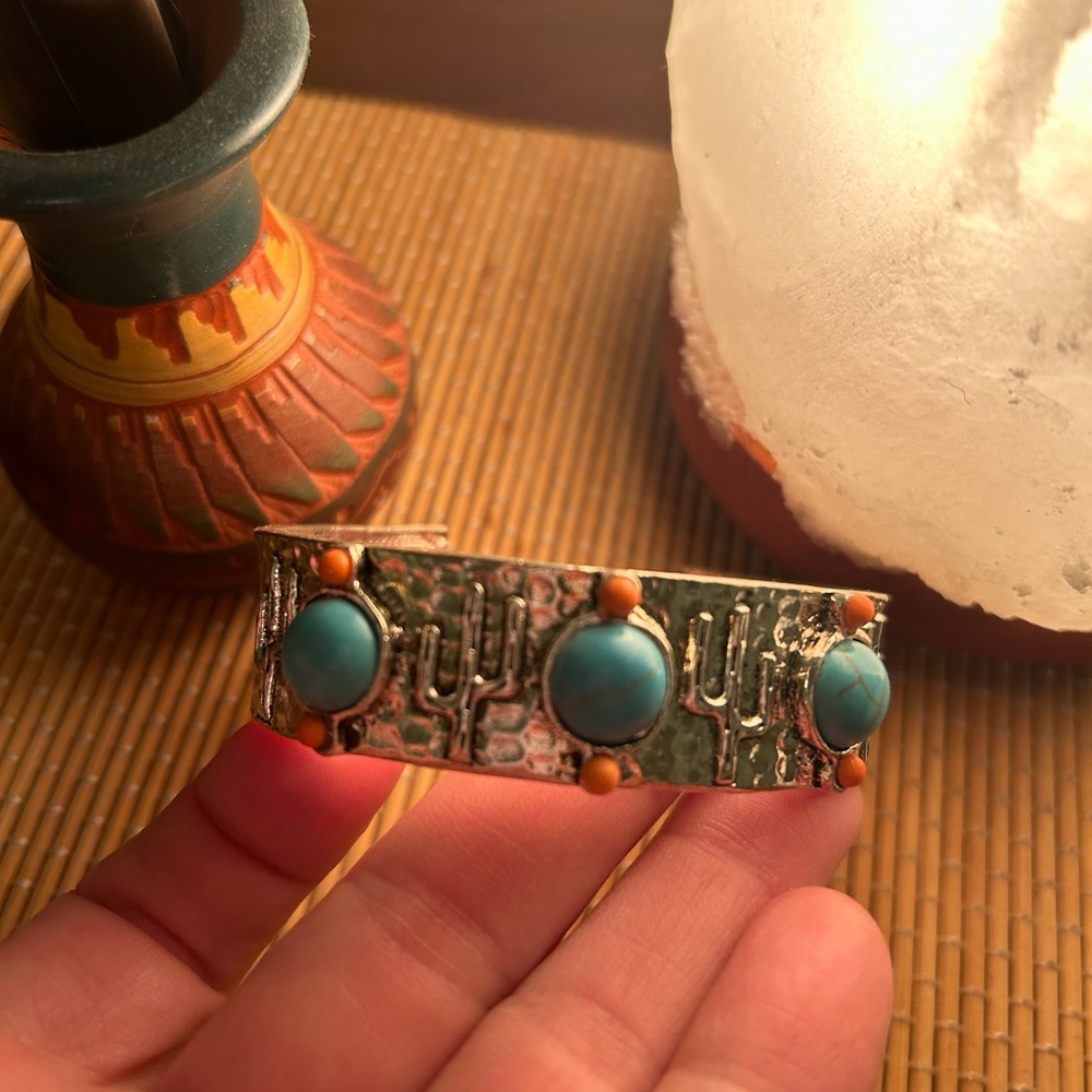 🌵 Southwestern Silver faux Turquoise Cuff Bracelet cactus 🌵 - Picture 12 of 12